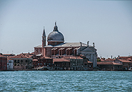 Die Kirche Il Redentore vom Canale Giudecca aus, von Nordosten gesehen.