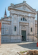 Teilansicht der vorgestellten Fassade vom Campo San Francesco della Vigna aus.