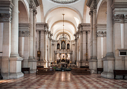 San Giorgio Maggiore - Blick in die Kirche vom Haupteingang aus.