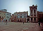 Der Stumpf des Palazzo Breganze an der Piazza Castello 1991.