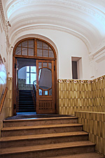 Im Hauseingang Martiusstraße 5.