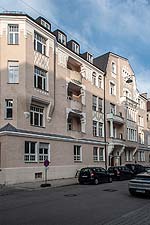 Straßenfassade von Haus Nr. 15 in der Straßenflucht, von Südwesten aus.