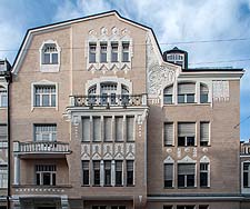 Wohnhaus, Mietshaus, zweites und mittleres Haus aus einem Ensemble von drei, Ohmstraße 15