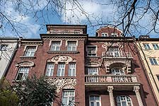 Blick von Süden, Untersicht der Fassade des Hauses Elisabethstraße 16.