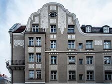 Blick von Norden, Ansicht des Zwerchgiebels und des Erkers in der Konradstraße.