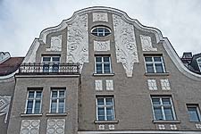 Detail: Blick von Norden, Untersicht des Zwerchgiebels in der Konradstraße.