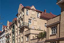 Teilansicht des Wohnhauses Daiserstraße 19, links von der Toreinfahrt zum Innenhof.