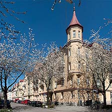 Eckgebäude an der Kreuzung Daiser- und Oberländerstraße, Blick in die Daiserstraße.