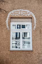 Jugendstil-Stuckornamente am Wohnhaus Aberlestraße 22.