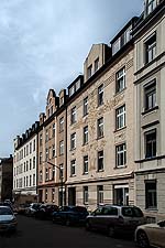 Das Haus in der Bauflucht in der Schöttlstraße, Blick nach Westen.