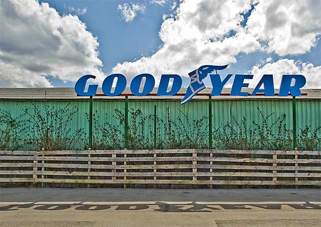 Goodyear - Au�enwerbung auf einer Wellblechhalle in Neubiberg