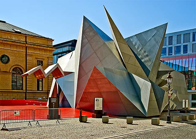 Pavillon 21 der Bayerischen Staatsoper auf dem Marstallplatz - Juni 2010