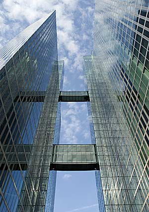 Highlight Towers München - Verbindungsbr�cken zwischen den prismatischen Bauk�rper
