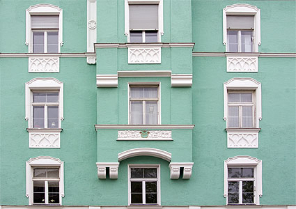 GRÜNe Fassade eines GRÜNderzeithauses in Altbogenhausen, Ismaninger Stra�e