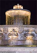 Die zweistckige Kalksteinschale des Wittelsbacherbrunnens