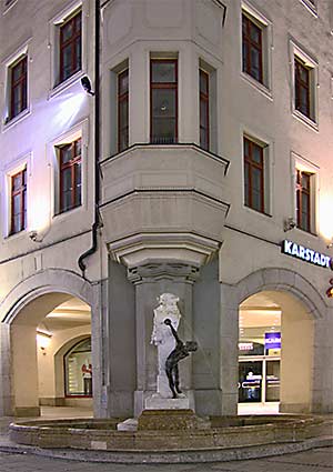 Das Brunnenbuberl in der Neuhauser Strasse, N�he Karlsplatz