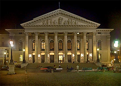 Die Bayerische Staatsoper am Max-Josef-Platz