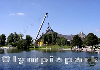 Der Olympiapark - Schwimmhalle und Olympiasee