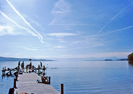 Blauer Himmel �ber dem Starnberger 
	See(Freizeitgel�nde Possenhofen)
