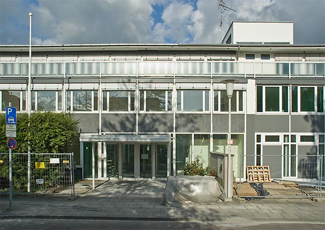 Eingang und Strassenfassade der ehemaligen Vertretung des Freistaates Bayern in Bonn