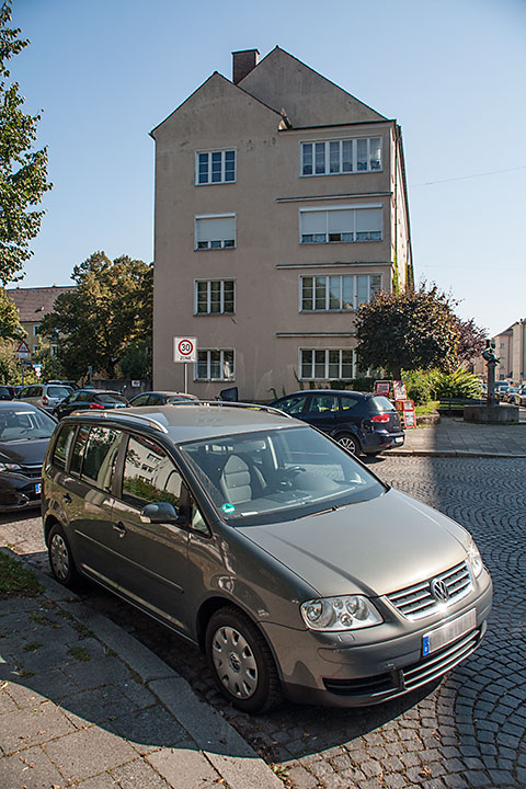 Das westliche Ende, die Stirnseite des Gebäuderiegels nördlich der Wendl-Dietrich-Straße.