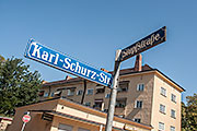 Die Apostelblöcke genannten Wohnhäuser enden alle im Süden an der Karl-Schurz-Straße, mit Ausnahme des Blocks an der Renatastraße, der bis zur Schluderstraße reicht.