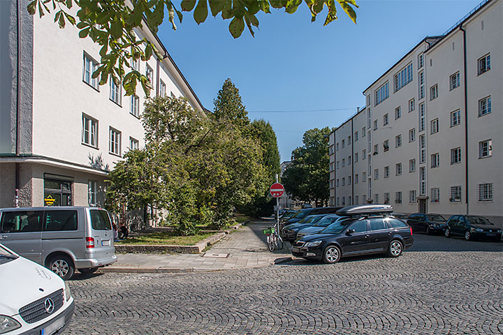 Die Schluderstraße erstreckt sich von der Stupfstraße bis zur Renatastraße im Osten und streift dabei den Sch�ringerplatz.