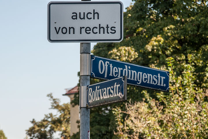 Die Ofterdingenstraße erschließt Bauabschnitt Nord und die angrenzenden Wohnh�fe von Süden.