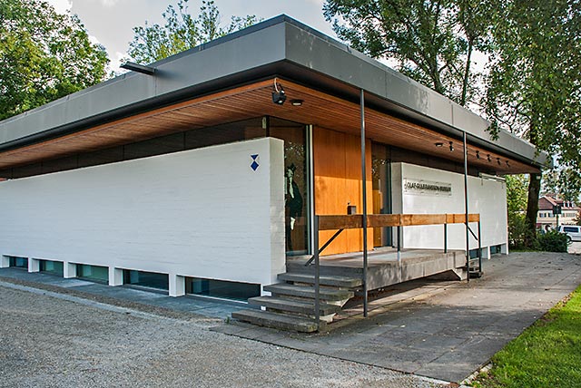 Olaf-Gulbransson-Museum in Tegernsee: der Museumspavillon von Sep Ruf mit dem früheren Zugang. Der urspr�ngliche verglaste Windfang wurde zurückgebaut.