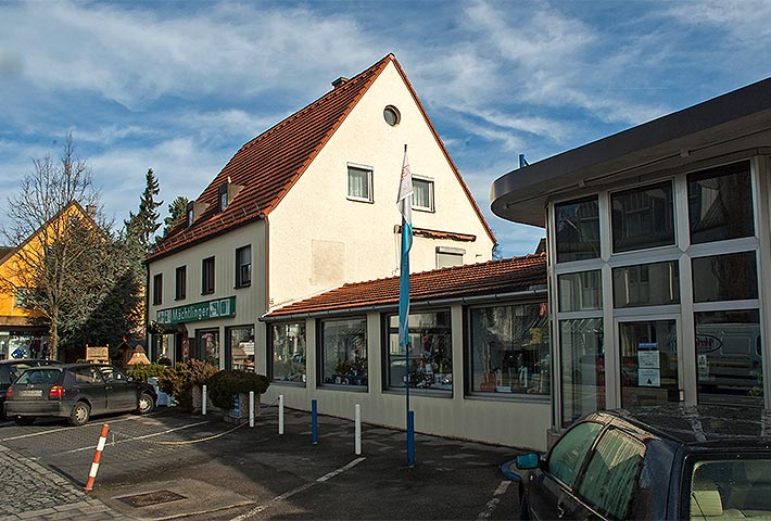 Das Wohn- und Geschäftshaus der Familie Mächtlinger in der Bauflucht an der Ostpreussenstraße