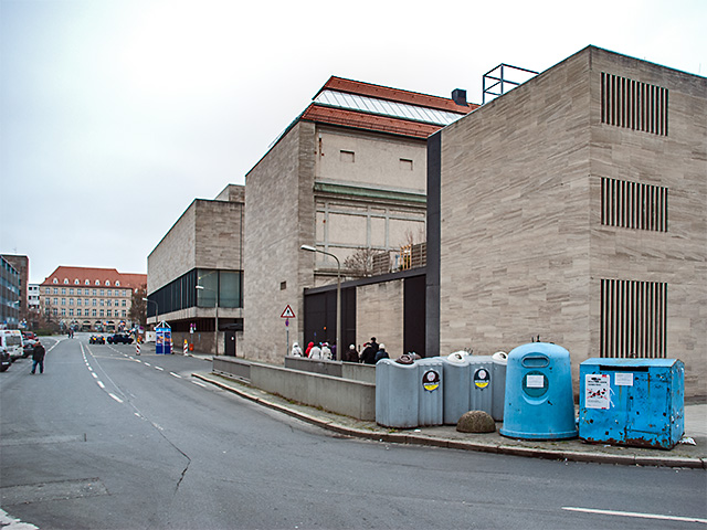 1965-1968 Germanisches Nationalmuseum Nürnberg: Werkstätten- und Wohngebäude am Nordende des Museumsgeländes - Blick in die Grasergasse