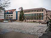 Die ehemalige Bayerische Staatsbank am Lorenzer Platz mit umliegender Bebauung