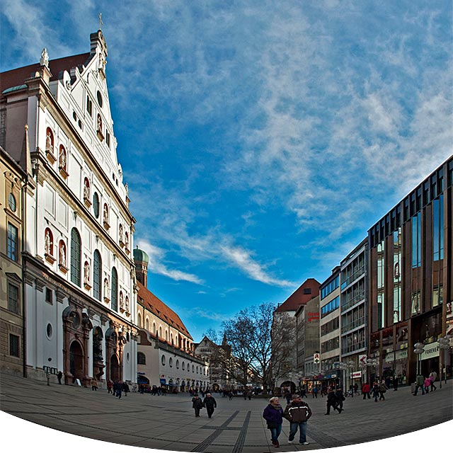 Geschäftshaus Dr. H. Ehrlicher, Neuhauser Straße, München. Das Haus an der Erweiterung der Neuhauser Straße im Straßenraum, gegen�ber der Kirche St. Michael