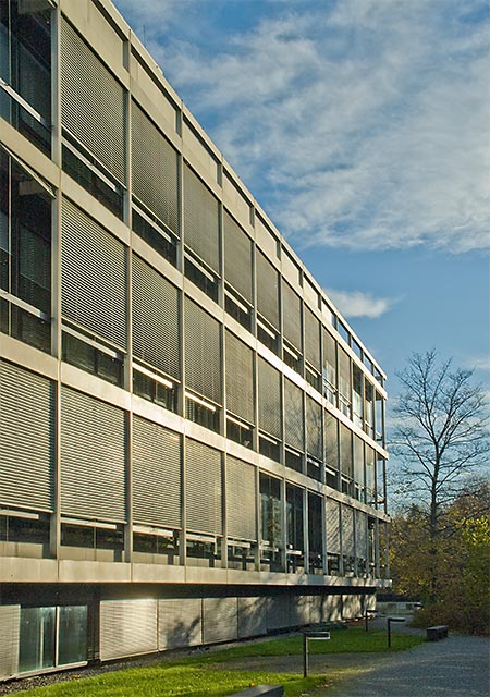 Das Südliche Gebäude der Hypovereinsbank »Am Tivoli« - Fassadendetail von Westen.