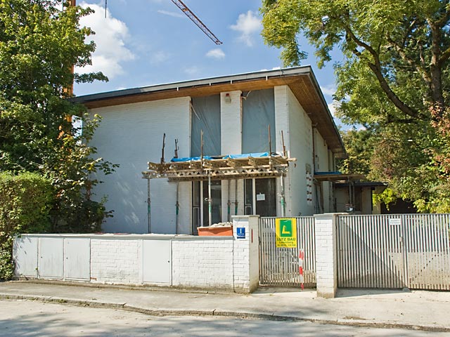 Wohnhaus Werner Heisenberg, München Schwabing-Freimann: Ansicht von Ost aus der Ebersberger Straße.